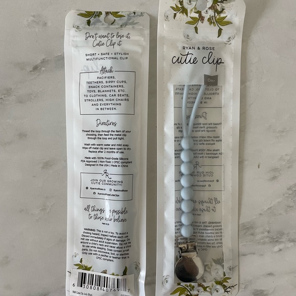 Ryan & Rose Silicon Pacifier Clip - Picture 2 of 3
